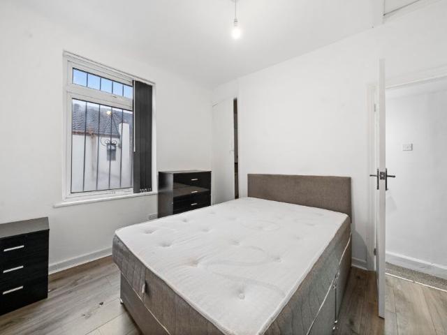 House for rent in Stoneycroft, Calderstones