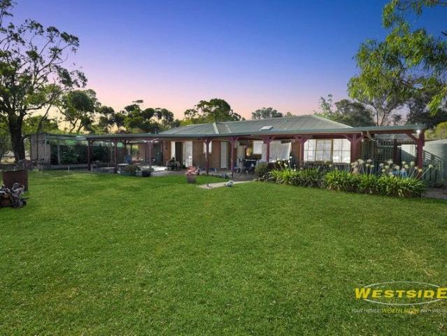 Cottage for sale in Camerons Creek, Victoria