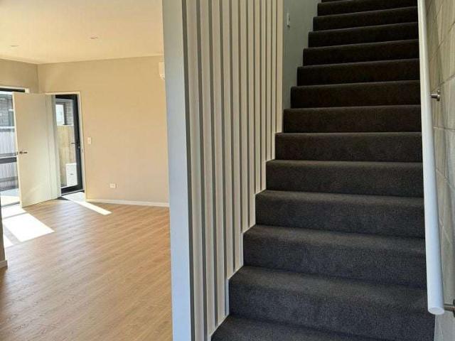 Townhouse for rent in Heathcote, Canterbury