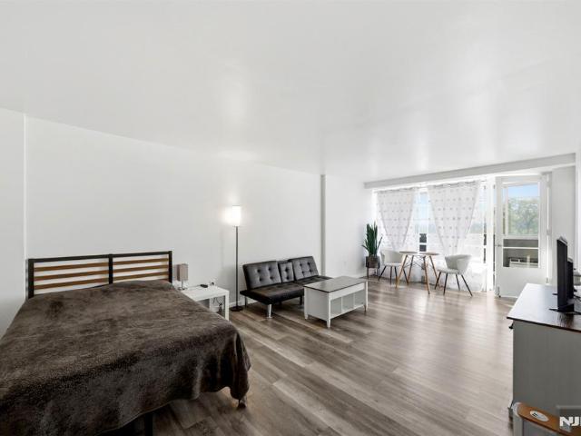 Condo for sale in Hackensack, New Jersey