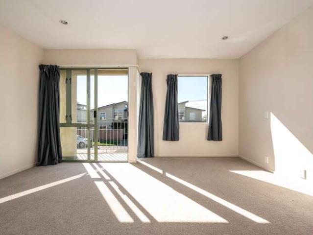 Townhouse for sale in Edgeware, Canterbury