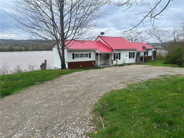 House for sale in Ravenswood, West Virginia