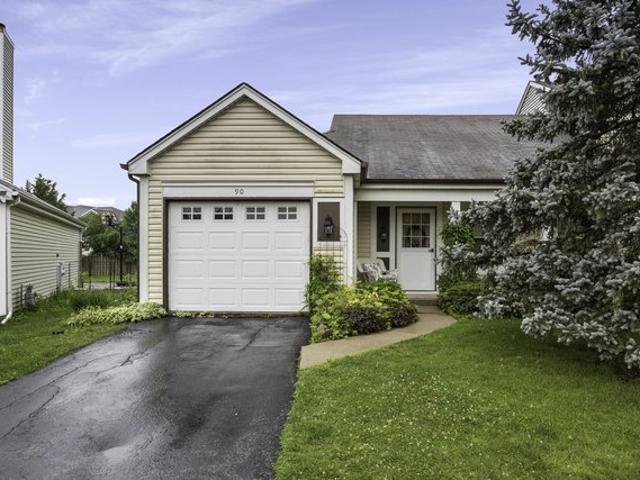 Townhouse for sale in Mundelein, Illinois