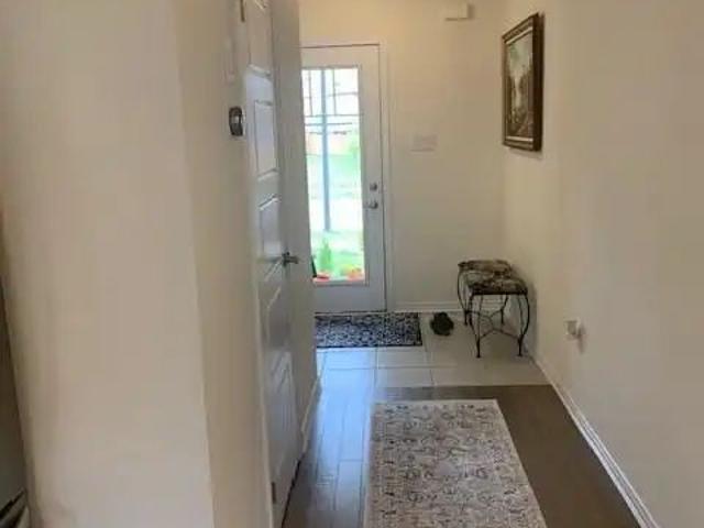Townhouse for rent in Breslau, Woolwich