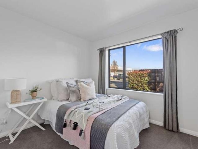 House for sale in Chaslands, Canterbury