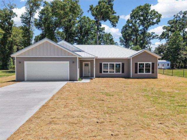 House for sale in Trenton, Florida
