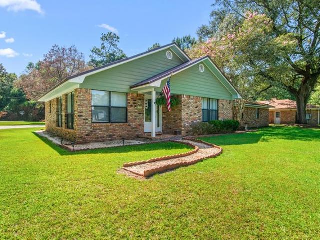 House for sale in Elberta, Alabama