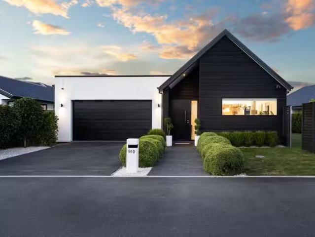 House for sale in Chaslands, Canterbury