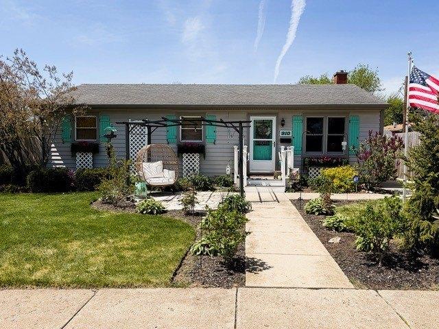 House for sale in Winthrop Harbor, Illinois