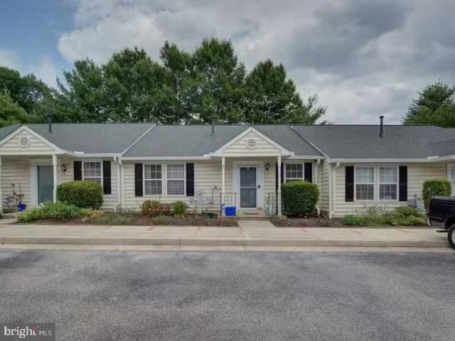 Condo for sale in Laurel Condo for sale in Laurel