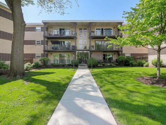 Condo for sale in La Grange, Illinois