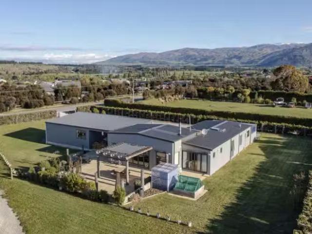 House for sale in Otakou
