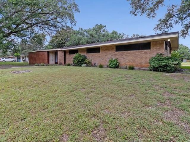 House for sale in Bee, Texas