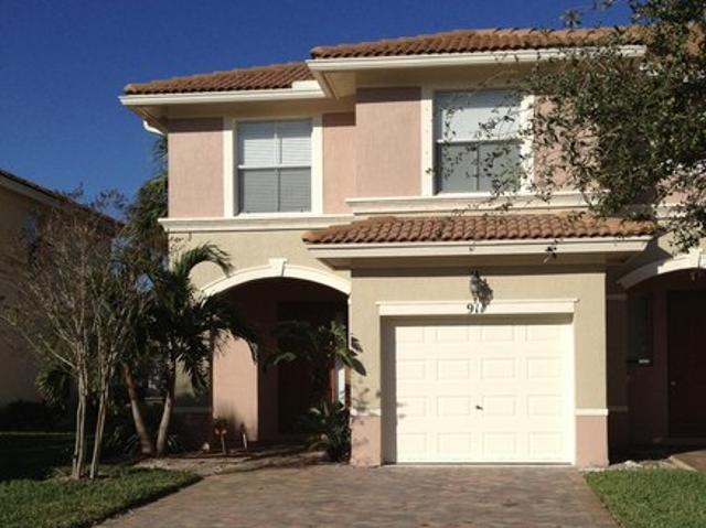 Townhouse for sale in Greenacres, Florida