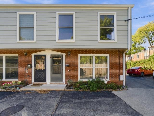 Condo for sale in Deerfield, Lake County