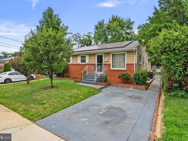 House for sale in Greenwood Forest, Lanham