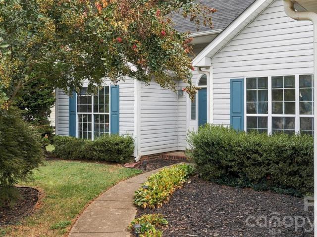 House for sale in Cedarfield II, Huntersville