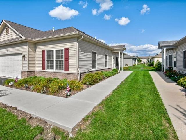 Townhouse for sale in Mchenry, Illinois