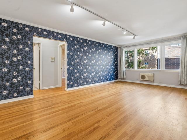Condo for sale in South Evanston, Evanston