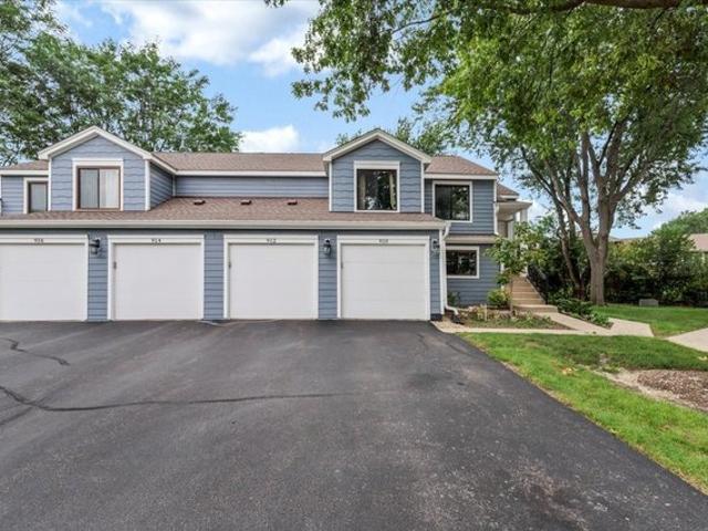 Condo for sale in Schaumburg, Illinois
