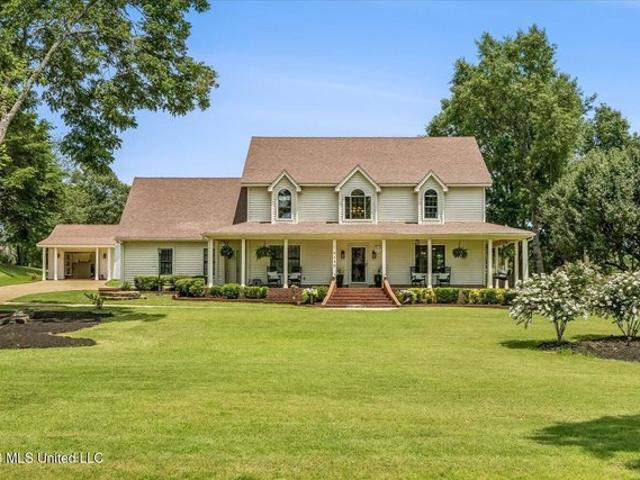 House for sale in Nesbit, Mississippi