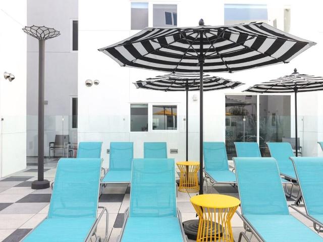 Apartment for rent in Canoga Park, California