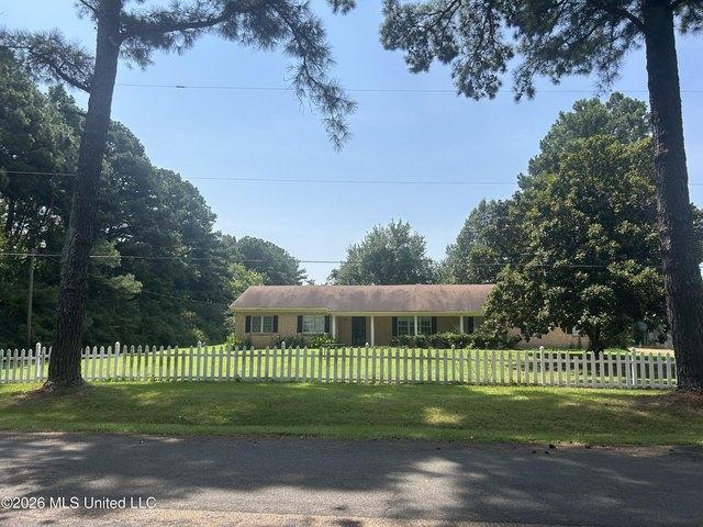House for sale in Nesbit, Mississippi