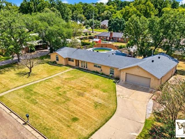 House for sale in Gilchrist, Texas