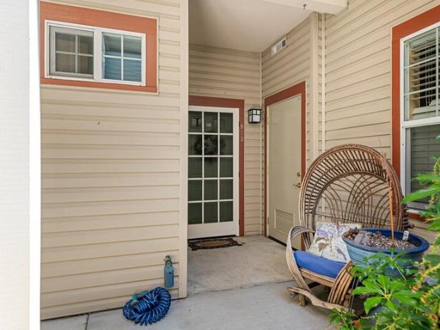 Condo for sale in Ashland