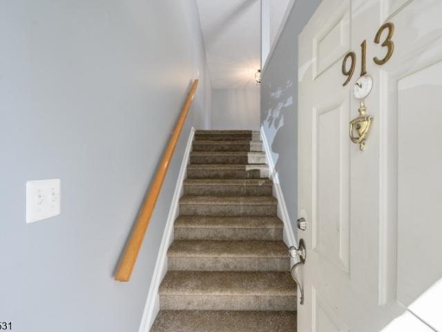 Condo for sale in Pluckemin, New Jersey