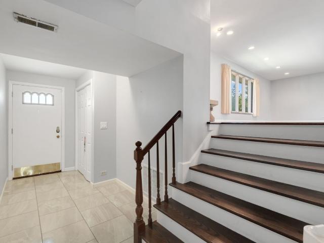 House for sale in Skevanston, Skokie