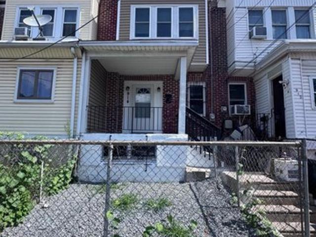 Townhouse for sale in Camden, New Jersey