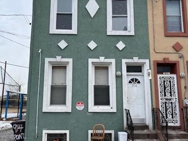Townhouse for sale in Camden, New Jersey