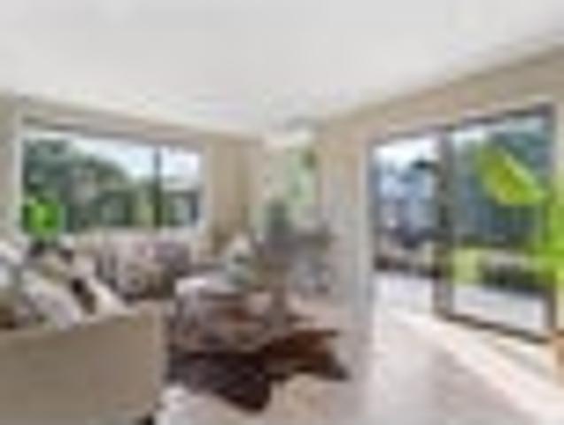 House for sale in Oratia