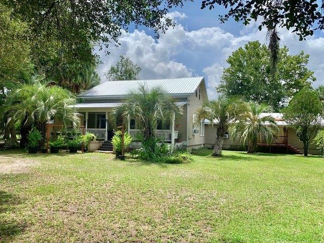House for sale in Archer, Florida