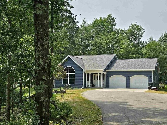 House for sale in Rapid River, Michigan