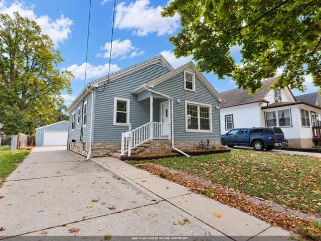 House for sale in Olde Norwood, Green Bay