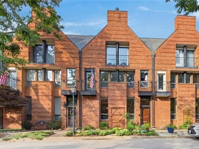 Townhouse for sale in Virginia