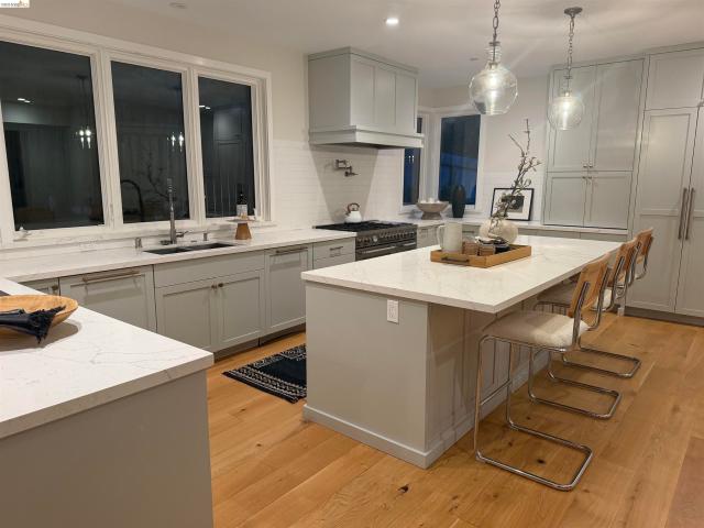 House for sale in Oakland, Alameda County