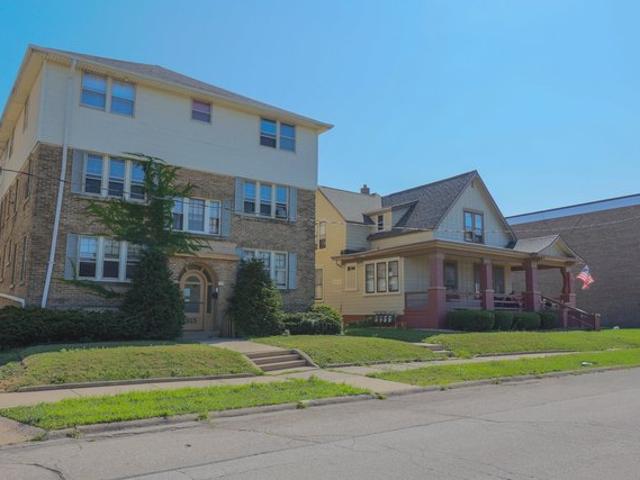 House for sale in Downtown District, South Milwaukee