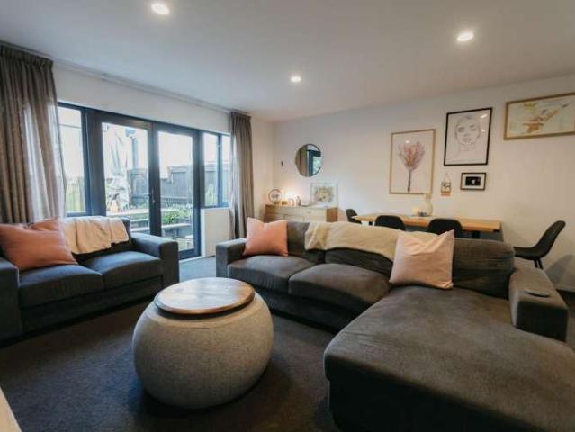 Townhouse for rent in Heathcote, Canterbury