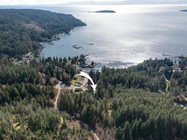 House for sale in Halfmoon Bay, British Columbia