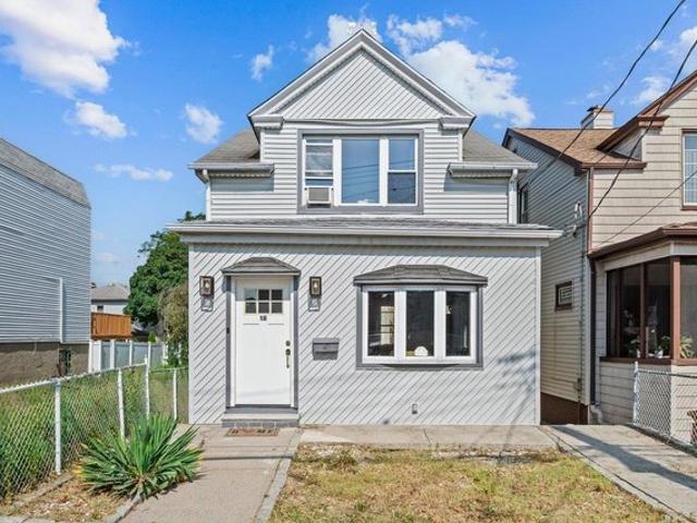 Townhouse for sale in The Bronx, Arverne