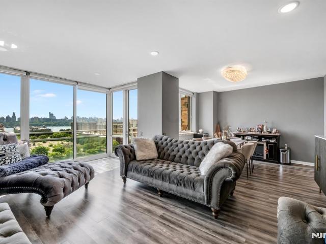 Condo for sale in Edgewater, New Jersey