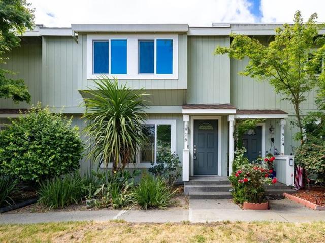 Condo for sale in Novato, California