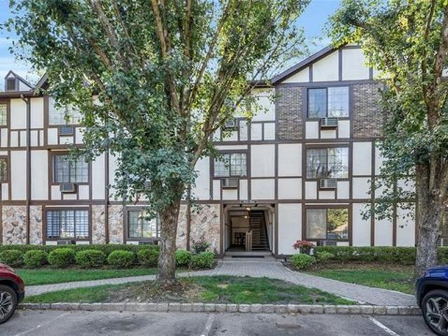 Condo for sale in Mahwah, New Jersey