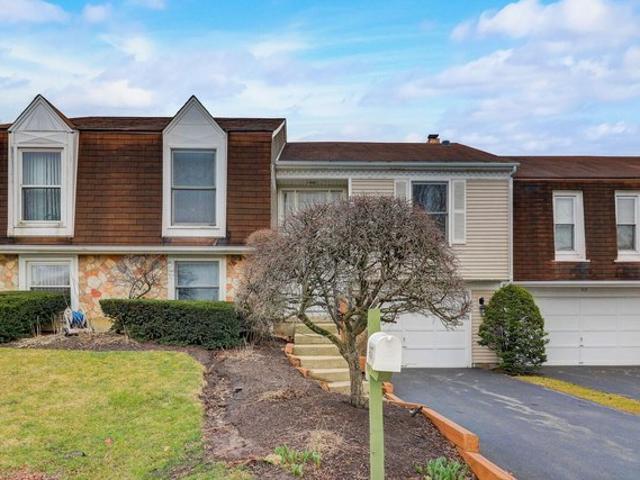 Townhouse for sale in Buffalo Grove, Illinois