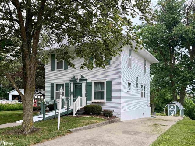 House for sale in Chariton, Iowa
