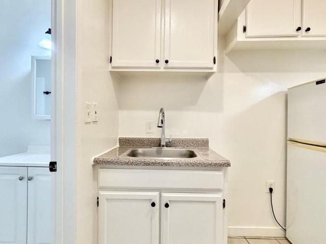 Apartment for rent in Canoga Park, California