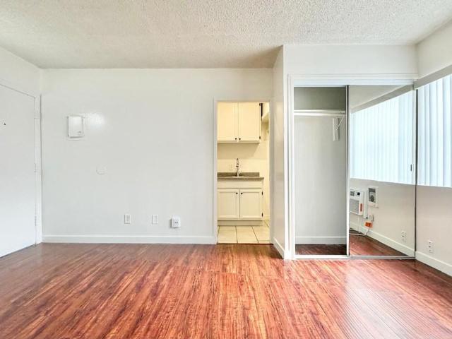 Apartment for rent in Canoga Park, California
